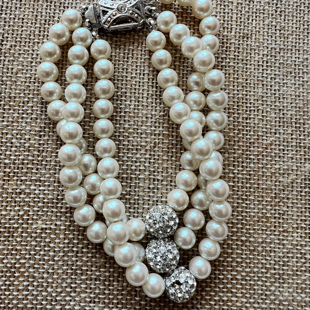Elegant Pearl and Silver Bracelet